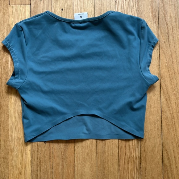 Gymshark Cropped Workout Top - Picture 3 of 3